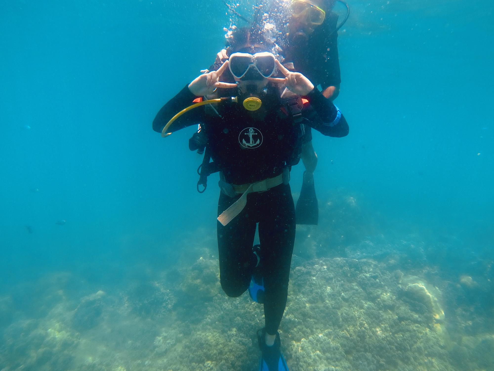 我與“22”一起潛水.jpg 我與“22”一起潛水.jpg